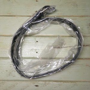 NWT Uniqlo Italian Leather Vintage Narrow Belt, Black, M / 32 inch